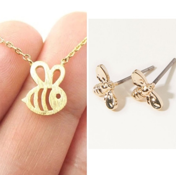 Jewelry - Bee 🐝 necklace & earring set